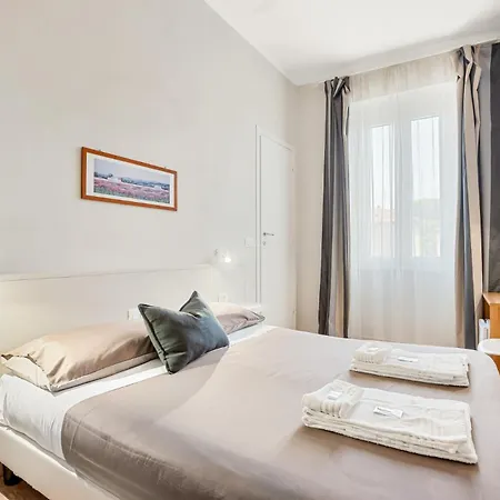 La Perla Hotel *